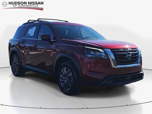 2024 Nissan Pathfinder SV