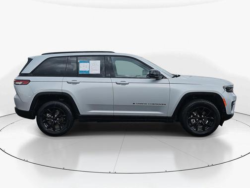 2024 Jeep Grand Cherokee Laredo