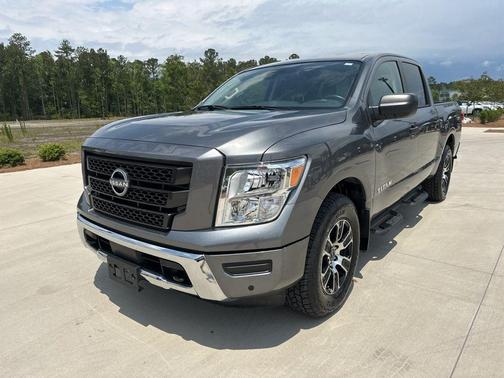 2023 Nissan Titan SV