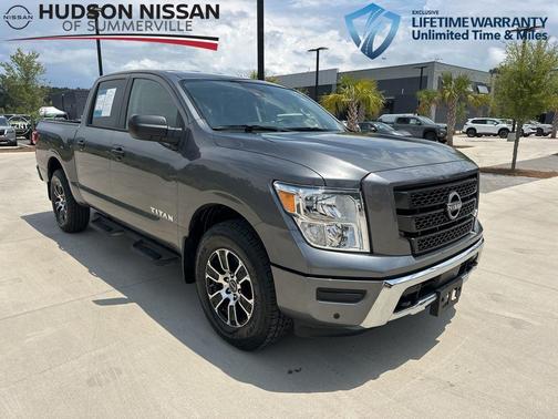2023 Nissan Titan SV