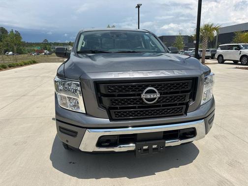 2023 Nissan Titan SV