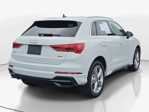 Glacier White Metallic 2021 Audi Q3 45 S line Premium