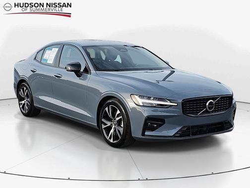 2024 Volvo S60 B5 Core Dark Theme