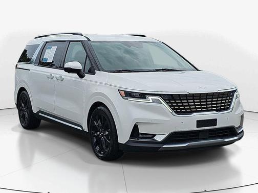 Snow White Pearl 2022 Kia Carnival SX