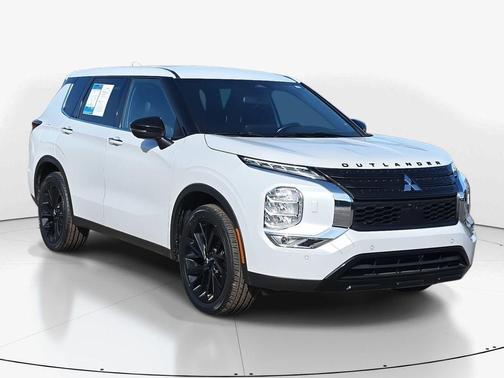 2023 Mitsubishi Outlander SE Black Edition