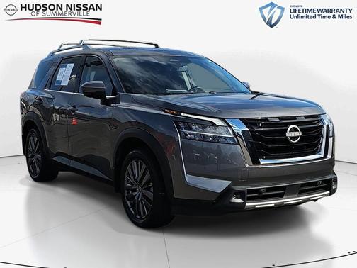 2024 Nissan Pathfinder SL