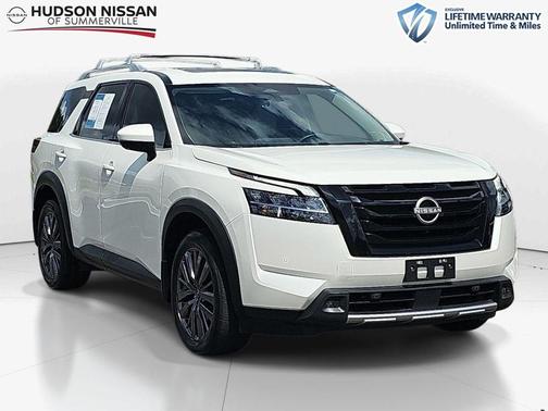 White 2023 Nissan Pathfinder SL