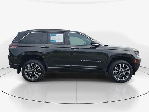 Rocky Mountain Pearlcoat 2023 Jeep Grand Cherokee 4xe Overland