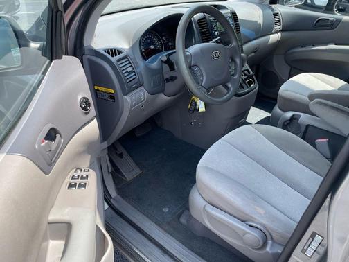 2012 Kia Sedona LX