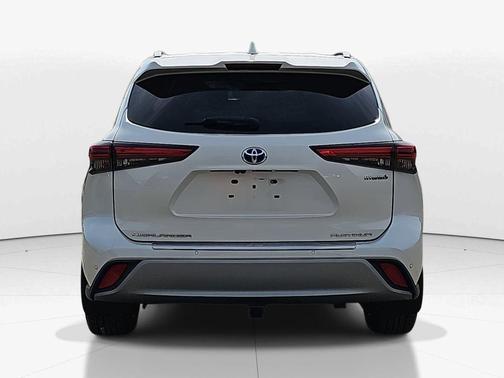 2021 Toyota Highlander Hybrid Platinum