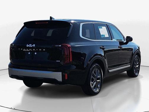 Ebony Black 2023 Kia Telluride LX