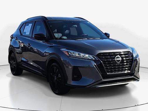 2022 Nissan Kicks SR