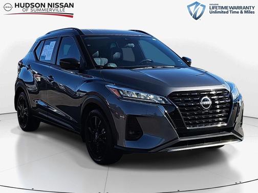 2022 Nissan Kicks SR