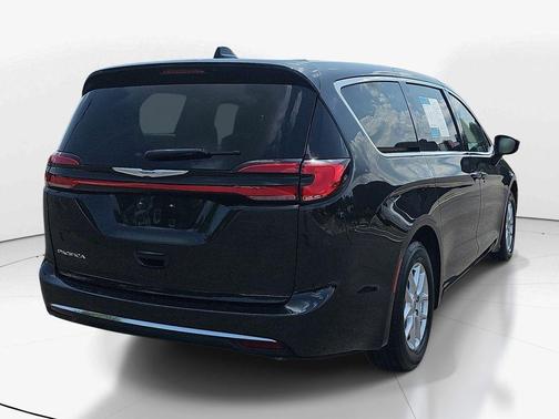 Brilliant Black Crystal Pearlcoat 2023 Chrysler Pacifica Touring-L