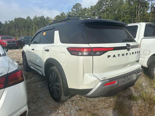 2022 Nissan Pathfinder Platinum