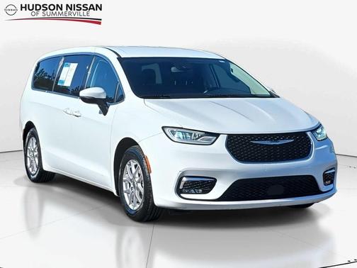 2023 Chrysler Pacifica Touring-L