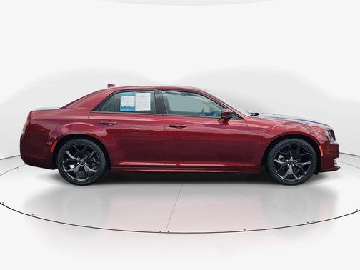 Velvet Red Pearlcoat 2022 Chrysler 300 Touring L