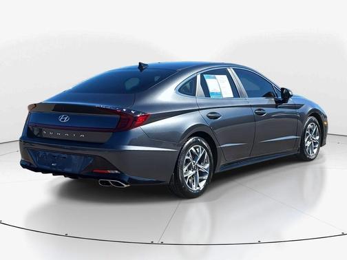 2022 Hyundai SONATA SEL