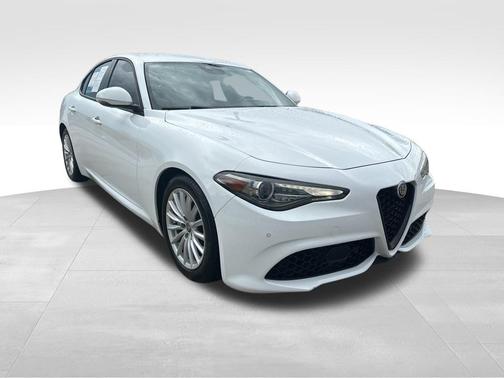 2022 Alfa Romeo Giulia Base