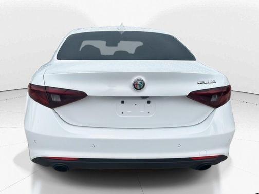2022 Alfa Romeo Giulia Base