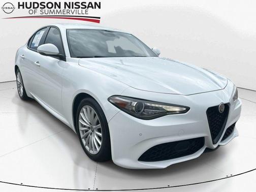 2022 Alfa Romeo Giulia Base