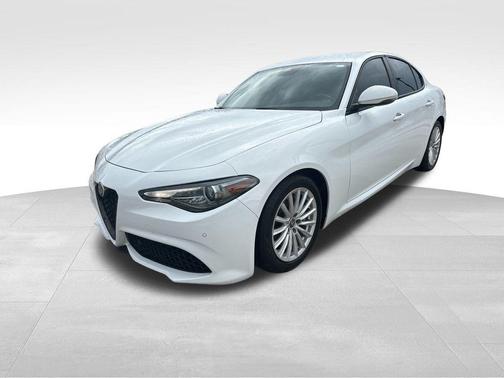 2022 Alfa Romeo Giulia Base