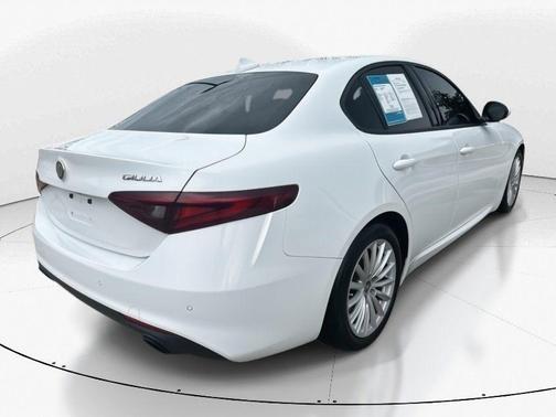 2022 Alfa Romeo Giulia Base