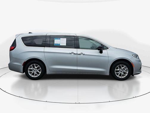 Silver Mist Clearcoat 2024 Chrysler Pacifica Touring-L