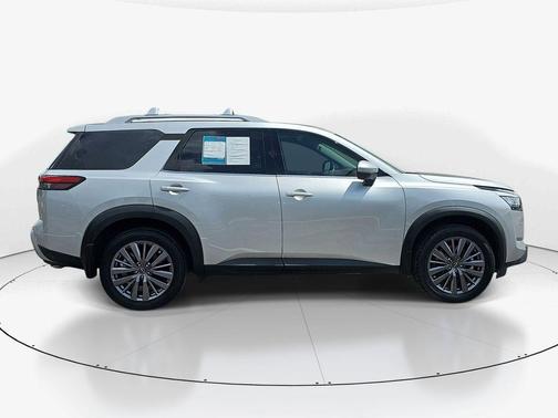 Brilliant Silver Metallic 2023 Nissan Pathfinder SL