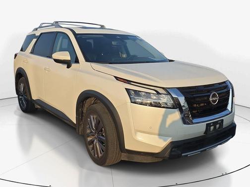 White 2023 Nissan Pathfinder SL