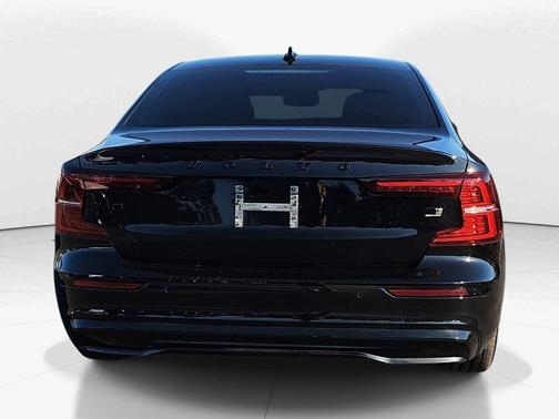 2024 Volvo S60 Recharge Plug-In Hybrid T8 Ultimate Black Edition