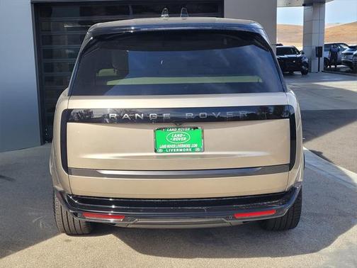 2025 Land Rover Range Rover P550e Autobiography