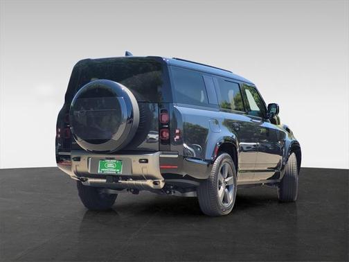 2025 Land Rover Defender 130 P400 X-Dynamic SE