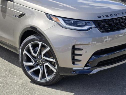 2025 Land Rover Discovery P300 Dynamic SE