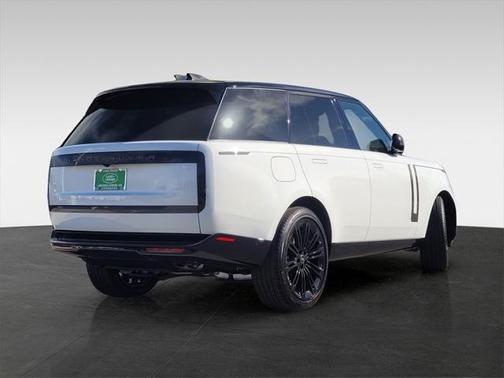 2025 Land Rover Range Rover P530 SE