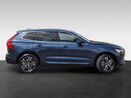 2018 Volvo XC60 Recharge Plug-In Hybrid T8 Momentum