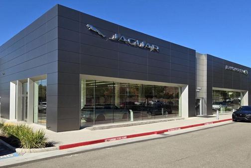 2024 Land Rover Defender 130 P400 X-Dynamic SE