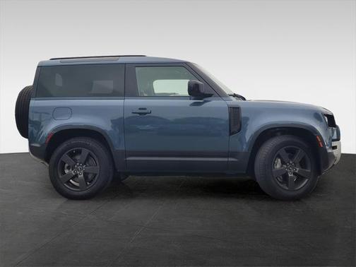 2023 Land Rover Defender 90 SE