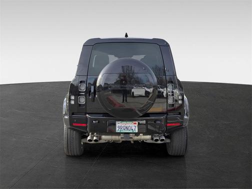 2024 Land Rover Defender 110 V8