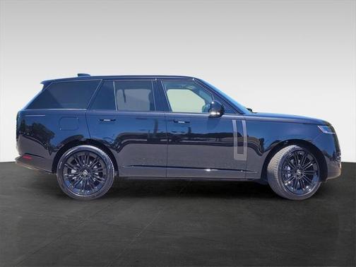 2025 Land Rover Range Rover P400 SE