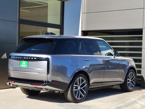 2025 Land Rover Range Rover P550e SE