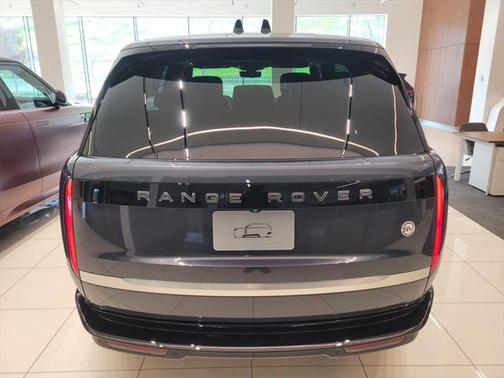 2025 Land Rover Range Rover P615 SV