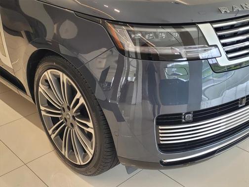 2025 Land Rover Range Rover P615 SV