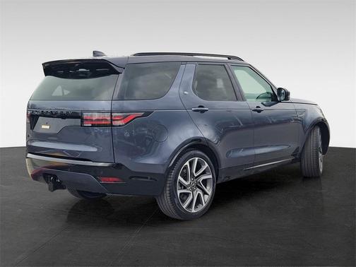 2025 Land Rover Discovery P360 Dynamic SE