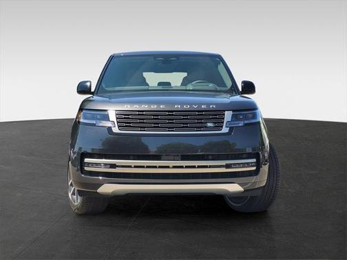 2025 Land Rover Range Rover P550e SE