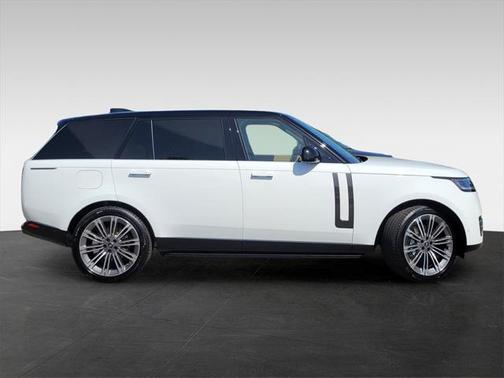 2025 Land Rover Range Rover P400 SE 7 Seat
