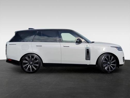 2025 Land Rover Range Rover P615 SV