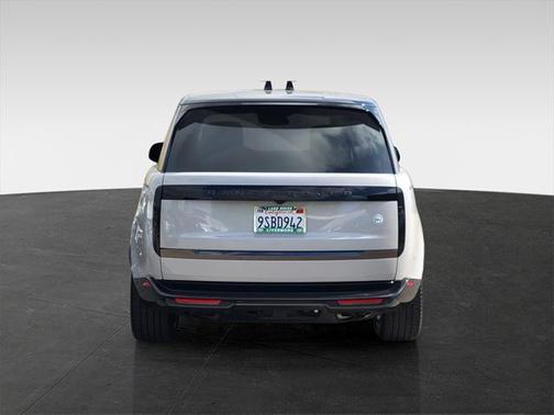 2025 Land Rover Range Rover P615 SV