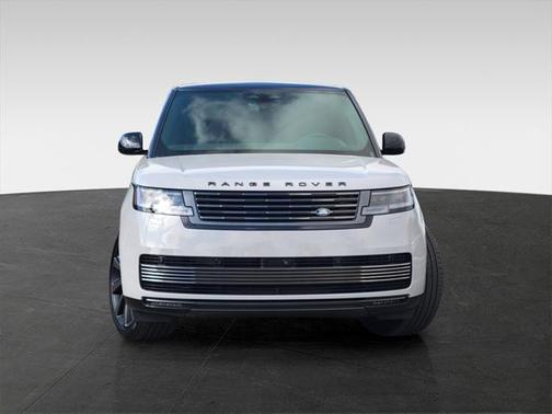 2025 Land Rover Range Rover P615 SV