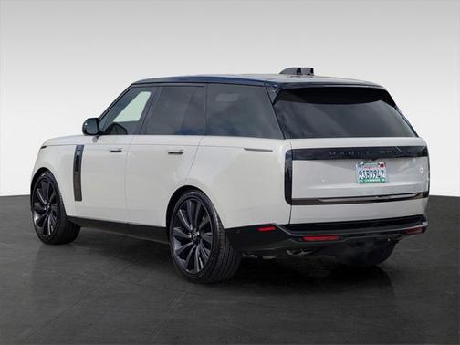 2025 Land Rover Range Rover P615 SV